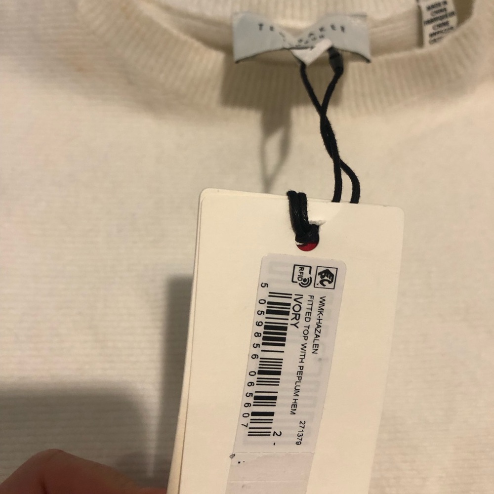 Ted Baker Fitted Lillyyy Knit Sweater Crew Neck Peplum Ivory Sz 2 (US 6) new - Picture 4 of 7